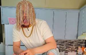 No te lo vas a creer: Este rapero se implantó cadenas de oro en su cabeza y revoluciona las redes sociales (Fotos)