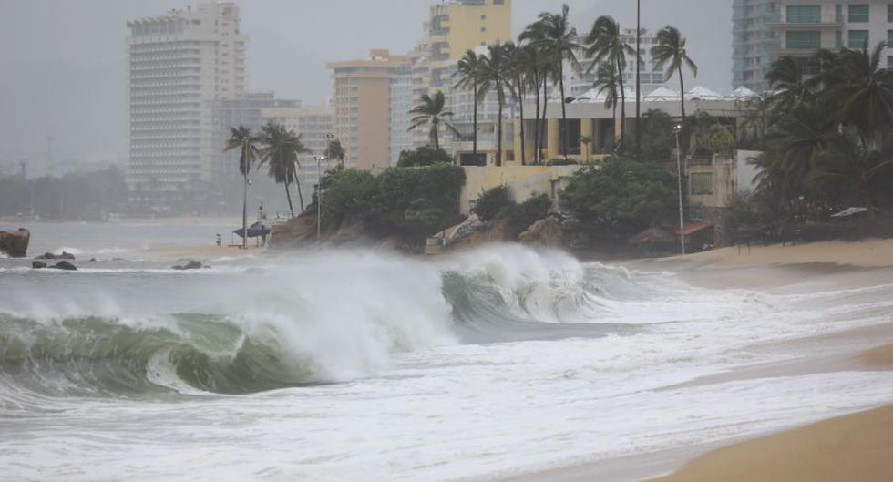 El huracán Nora se desplaza a lo largo de la costa del Pacífico mexicano