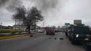 Conductores protestan en la E/S La Morenita en Lara, tienen tres días en cola para surtir gasolina #29Ago (Fotos)
