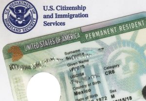 Inmigrantes que pidan la Green Card deberán estar completamente vacunados contra el Covid-19