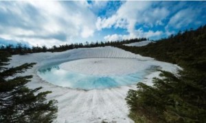 Kagami Numa, el lago del “ojo de dragón” que esconde un fenómeno alucinante