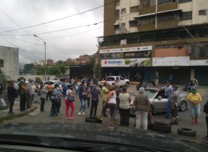 Protestaron en Los Teques tras tres semanas sin suministro de agua potable #30Ago