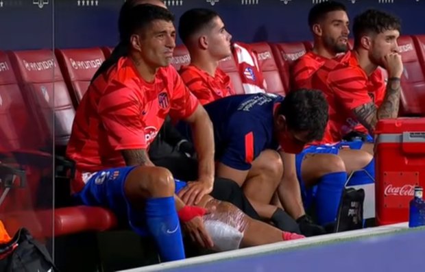 Luis Suárez sufrió un edema en la rodilla izquierda  y no estará con Uruguay