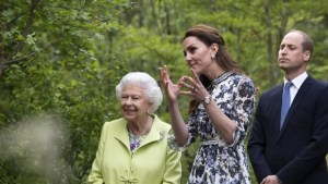 Los duques de Cambridge, más cerca de la reina: Están “considerando seriamente mudarse a Windsor”