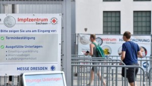 Escándalo en Alemania: Una enfermera antivacunas cambió las dosis por agua y miles de personas deben volver a inmunizarse
