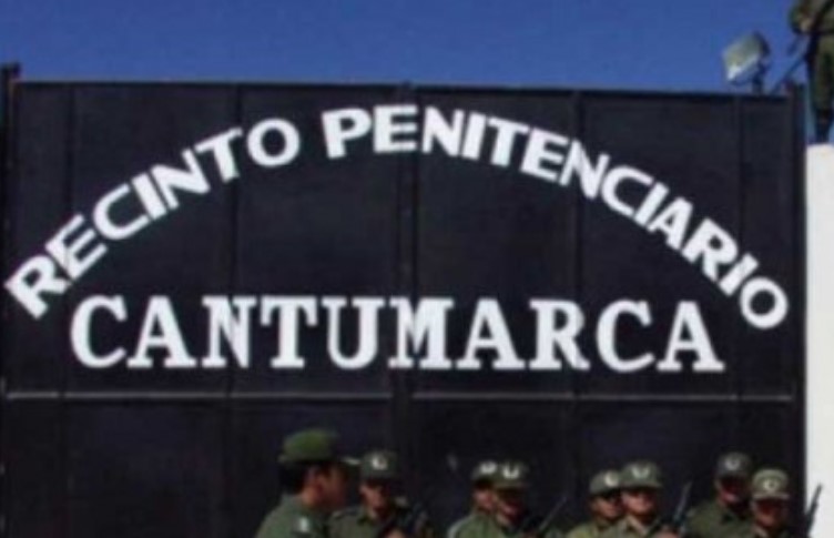 A la cárcel mujer acusada de envenenar a sus dos hijos en Bolivia