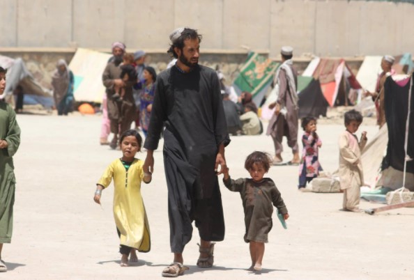 Unicef estima que la mitad de los niños afganos sufrirá desnutrición severa este año