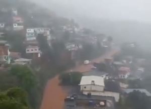 En VIDEO: Lluvias provocaron una laguna en la vía a Las Tunitas en Vargas este #30Ago