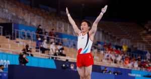 El gimnasta surcoreano Jeahwan Shin gana el oro en salto en Tokio-2020