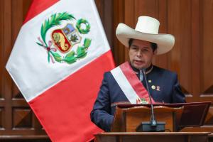 Congreso de Perú insta al presidente Castillo a cambiar ministros o podría desaprobar su investidura