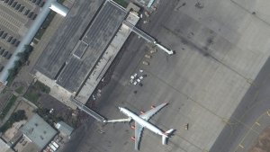 Las FOTOS aéreas del aeropuerto de Kabul y la desesperación por huir de Afganistán