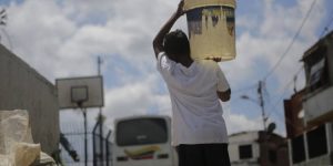 En Aragua y Anzoátegui exigen soluciones tras denunciar estar 10 años sin agua