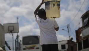 Habitantes de Aragua y Anzoátegui exigieron respuestas a la grave crisis de agua potable (VIDEO)