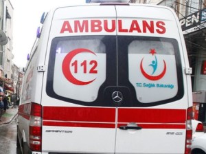 Al menos tres muertos y 16 heridos tras volcarse autobús en Turquía