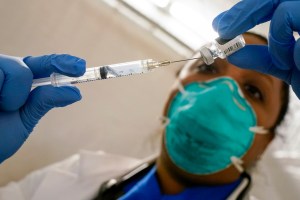 ¿Quiénes podrían necesitar una vacuna de refuerzo contra el Covid-19? Experto en EEUU aclara