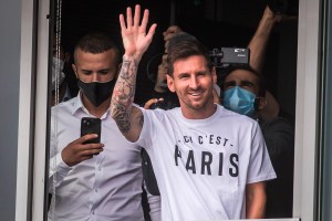 El INCREÍBLE precio del Rolex de Messi: Lo usó para firmar con el PSG y no fue casualidad (FOTOS)
