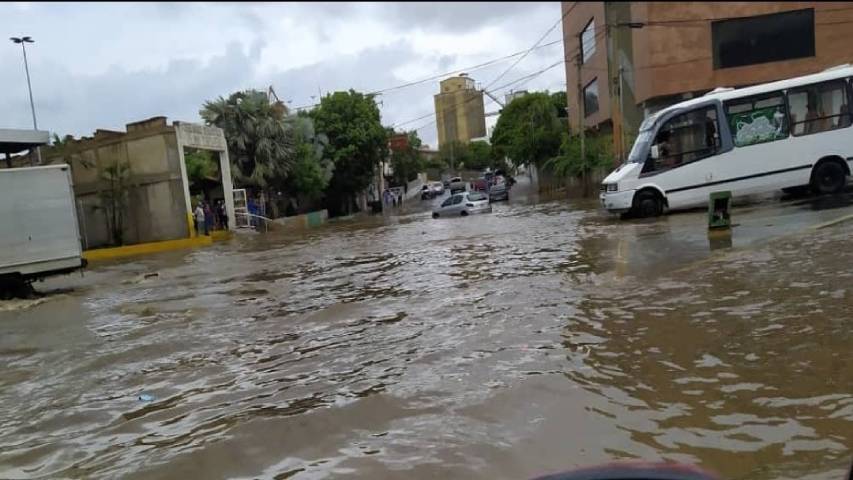 Activan plan de atención en La Guaira tras intensas precipitaciones