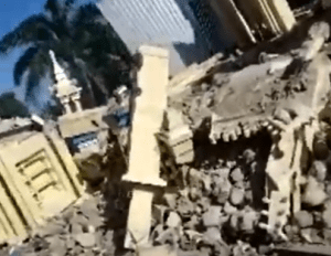 Los gritos desesperados de los haitianos al ver una iglesia desplomarse tras el sismo de 7,2 (VIDEO)