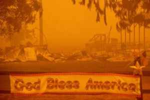 Al menos cinco desaparecidos y dos pueblos calcinados tras el gran incendio en California