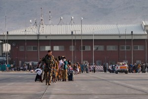 Congresistas de EEUU viajaron en secreto a Afganistán en medio de la evacuación