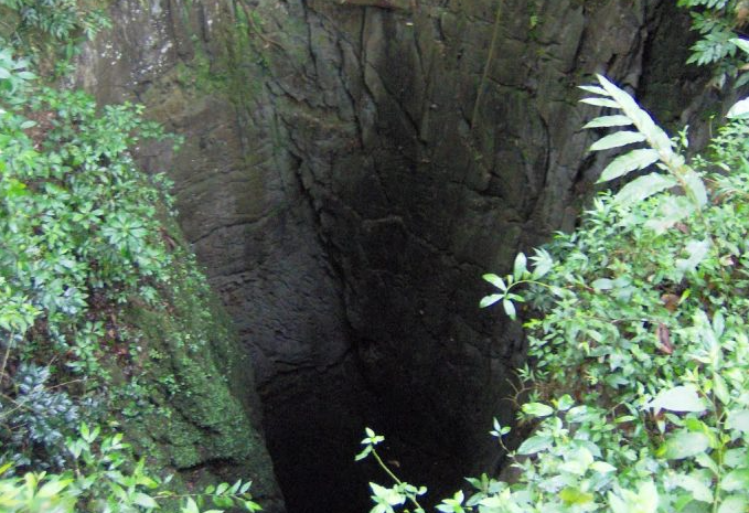 Un médico detenido y un cadáver lanzado a la cueva más profunda de Falcón