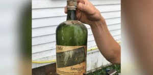 ¡La casa de ensueño! Refaccionaba su hogar y descubrió 66 botellas de whisky de 100 años que valen una fortuna