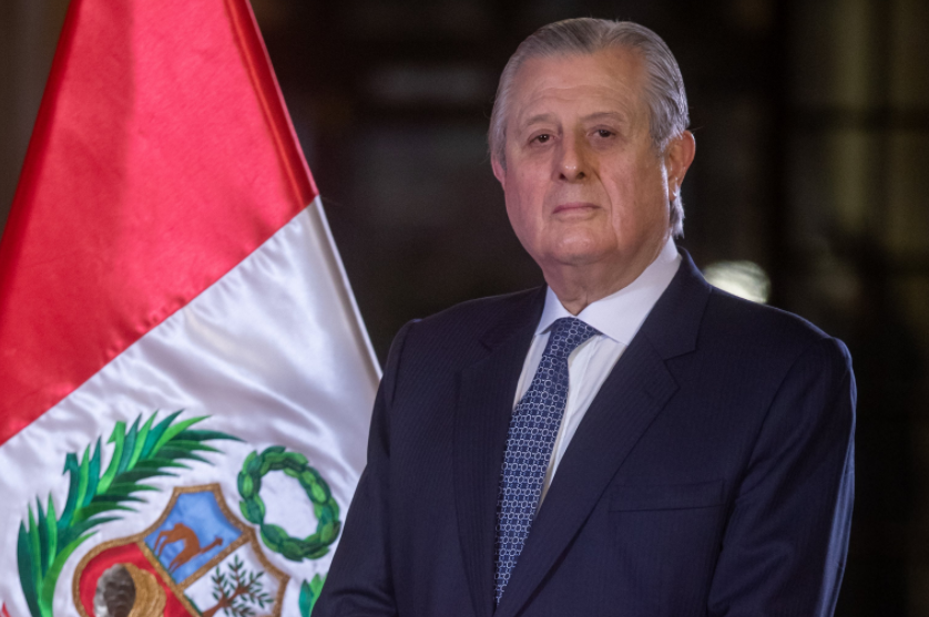 Pedro Castillo nombró a Oscar Maúrtua como nuevo canciller de Perú