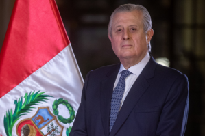 Pedro Castillo nombró a Oscar Maúrtua como nuevo canciller de Perú