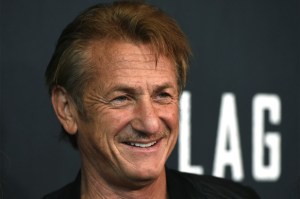 Sean Penn llama a boicotear los Oscar si vetan aparición de Zelenski (VIDEO)