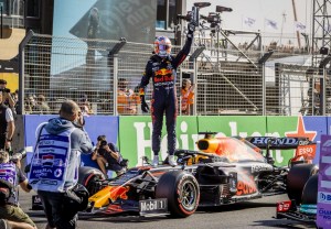 Max Verstappen se lleva la “pole” y saldrá primero en Países Bajos