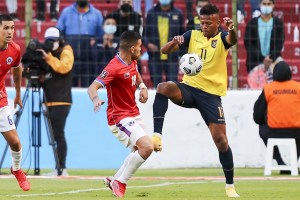 Ecuador no pasó del empate con Chile, pero mantiene la tercera posición