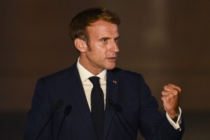 Macron anula por el Covid-19 las visitas a las tropas francesas en el extranjero