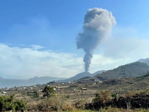 Sismos, cenizas y lava llegando al mar: Cronología de la erupción del volcán Cumbre Vieja