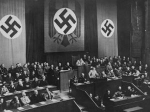 Las monstruosas leyes raciales que el parlamento alemán le aprobó a Hitler y fueron el nacimiento del Holocausto