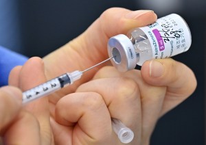 Suiza premia a la creadora de la vacuna contra el coronavirus de Oxford-AstraZeneca