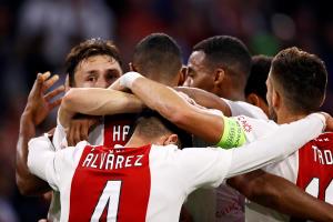 Ajax doblegó a Besiktas y se colocó como líder de su grupo en Champions
