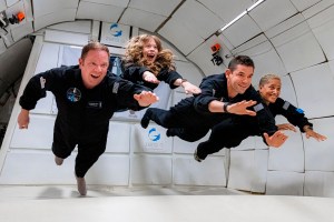 SpaceX afirmó que su tripulación de civiles está saludable, feliz y descansando tras el despegue