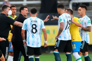 Los mejores memes de la suspensión del juego entre Brasil y Argentina