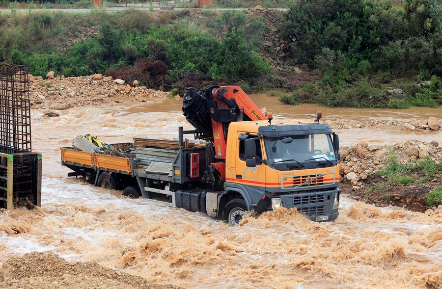 España en alerta: Un temporal de tormentas deja fuertes lluvias, inundaciones y daños materiales