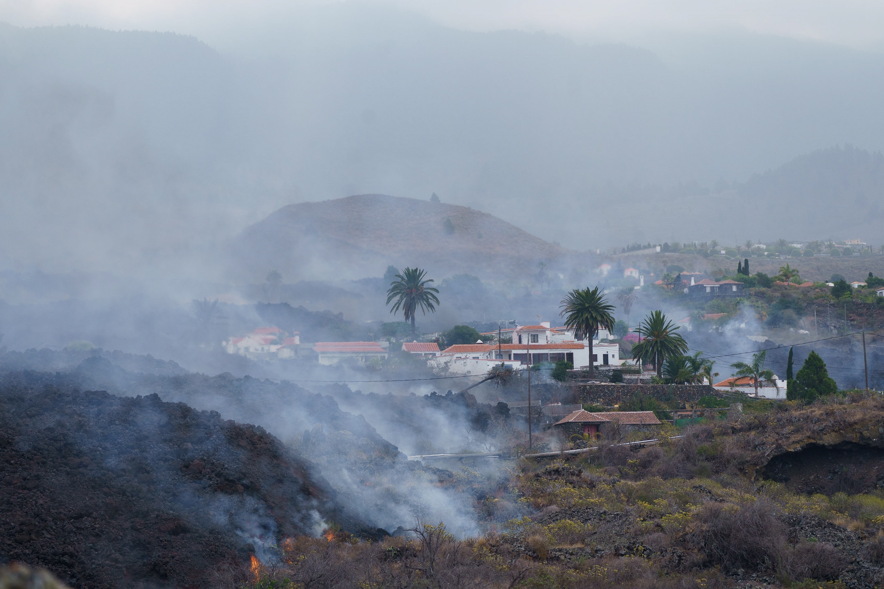 La lava ralentiza su avance destructivo en la isla de La Palma