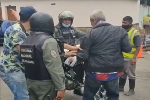 Sorprendieron a un abuelito robándose unas compotas en Táchira (VIDEO)