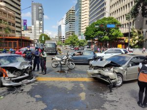 Accidente frente a la plaza Francia de Altamira dejó un herido grave #17Sep (FOTOS)