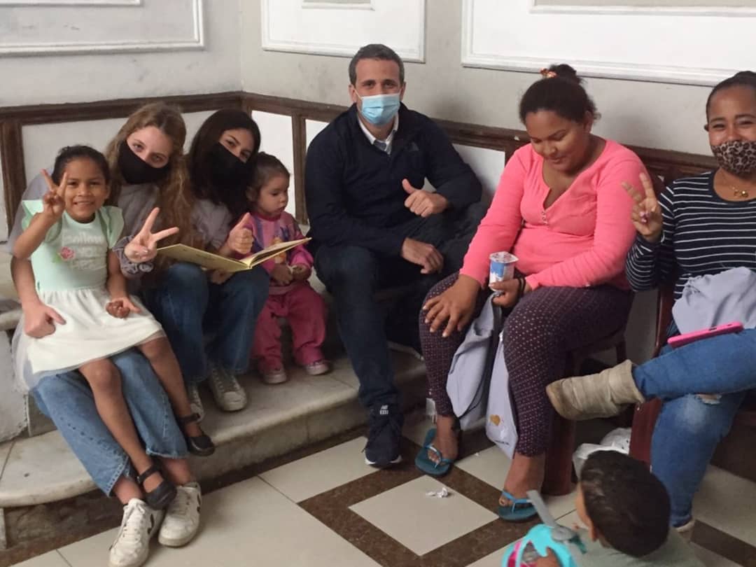 Embajador Scull gestionó donación de artículos de primera necesidad a migrantes venezolanos en Lima