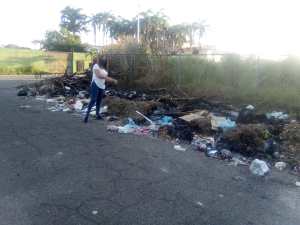 Yamilet Geara: Calles del gimnasio de esgrima en Ciudad Bolívar con cerros de basura