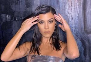 ¿Es la Kardashian más sexy? Kourtney encendió las redes al publicar fotos con un ajustado traje de baño