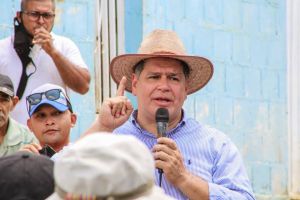 Luis Florido: Los dos candidatos del gobierno manejan recursos de la corrupción