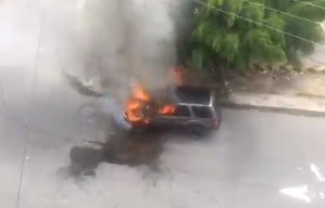 Reportaron el incendio de una camioneta en Maracay este #29Sep (VIDEO)