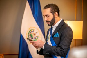 Bukele actualiza su biografía de Twitter a “Dictador de El Salvador”