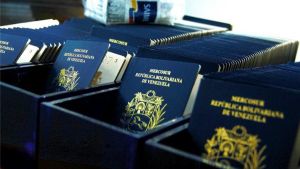 Entre gestores y la web del Saime, los aragüeños pasan “roncha” para sacar el pasaporte