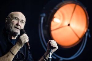 Phil Collins reveló que apenas puede sostener las baquetas de su batería